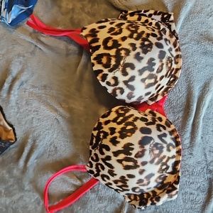 VS very sexy padded demi bra 32DD